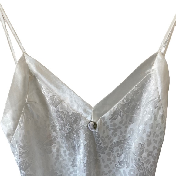 NWT L.A. Intimates Vintage White Satin Chemise Slip Low Back V-Neck Front Rose - Picture 3 of 6